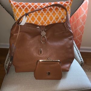 🆕 Dooney & Bourke Logo Lock Hobo